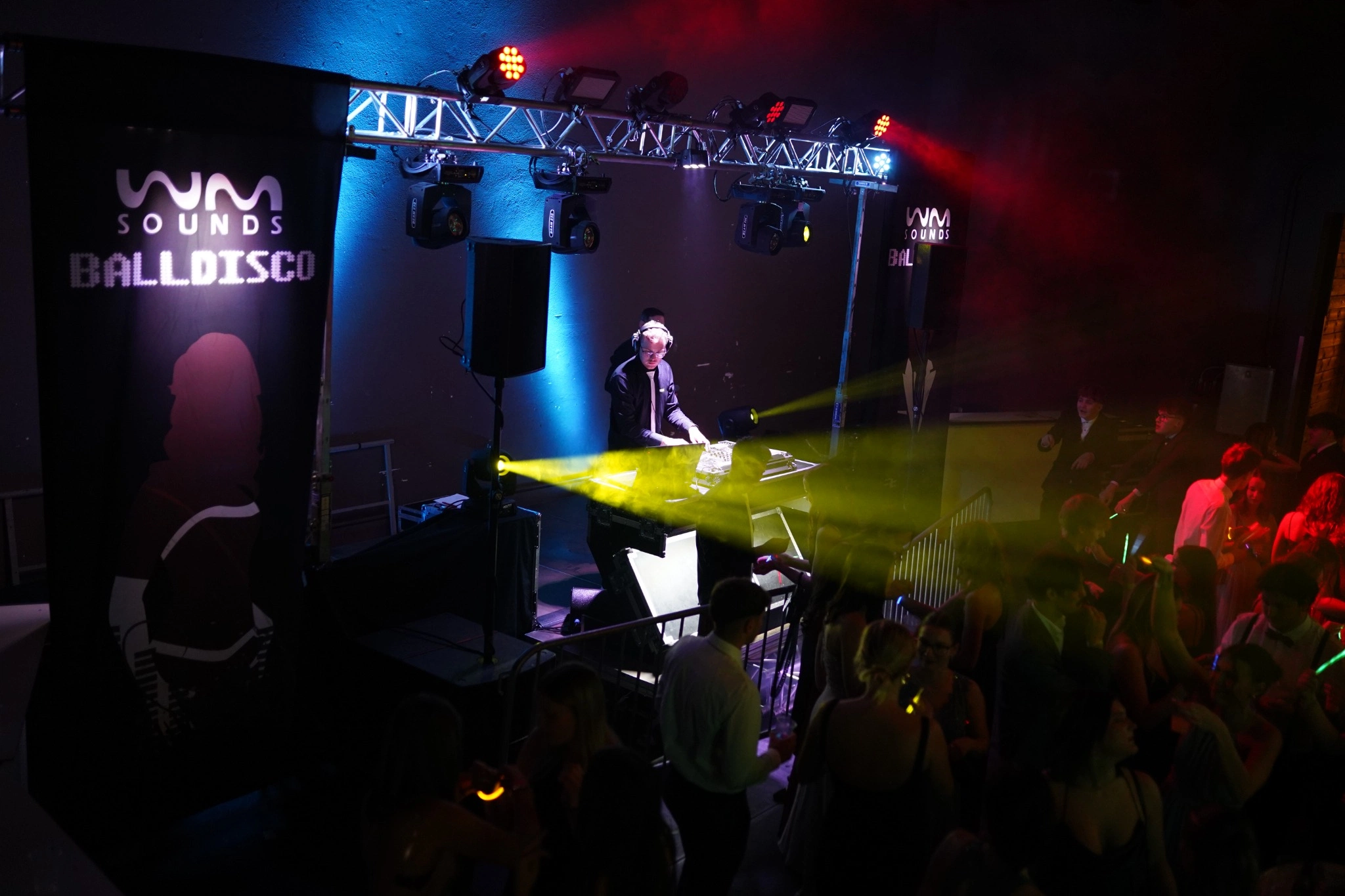 WM Sounds Balldisco mit Lichtshow und Tanzfläche
